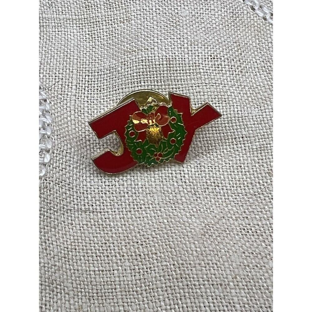 JOY Red Letters Wreath Christmas Lapel‎ Pin